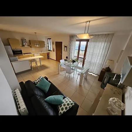 לינה וארוחת בוקר Roxana In *